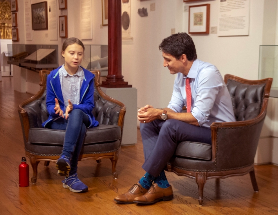 La activista Greta Thunberg en reunión con el primer ministro de Canadá, Justin Trudeau. (AP)