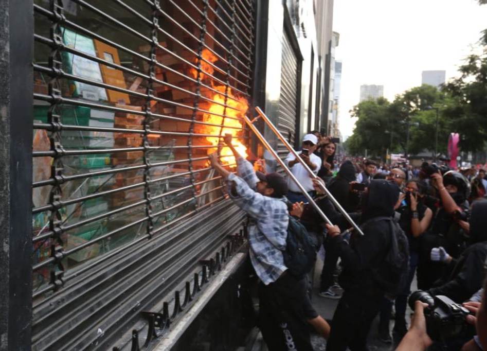 Las autoridades aumentarán la protección a negocios durante marchas en CdMx. | Javier Ríos