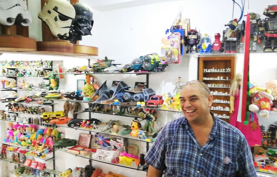 Esteban Cruz, coleccionista de juguetes (Foto/Ginna Navarro)