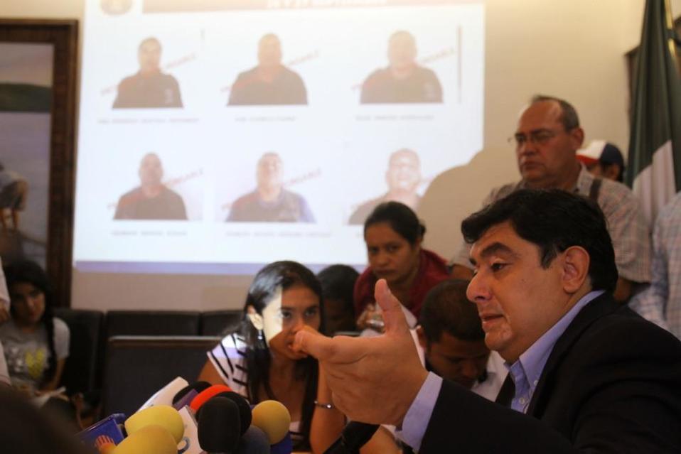 Apenas seis días después, el entonces procurador estatal, Iñaki Blanco, presentó los primeros avances en las investigaciones. ((Héctor Téllez)