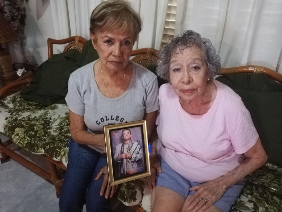 Carmelita e Isabel, tías de José José.