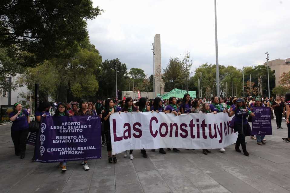 Inicia la marcha hacia el Zócalo por Paseo de la Reforma. (Omar Franco)