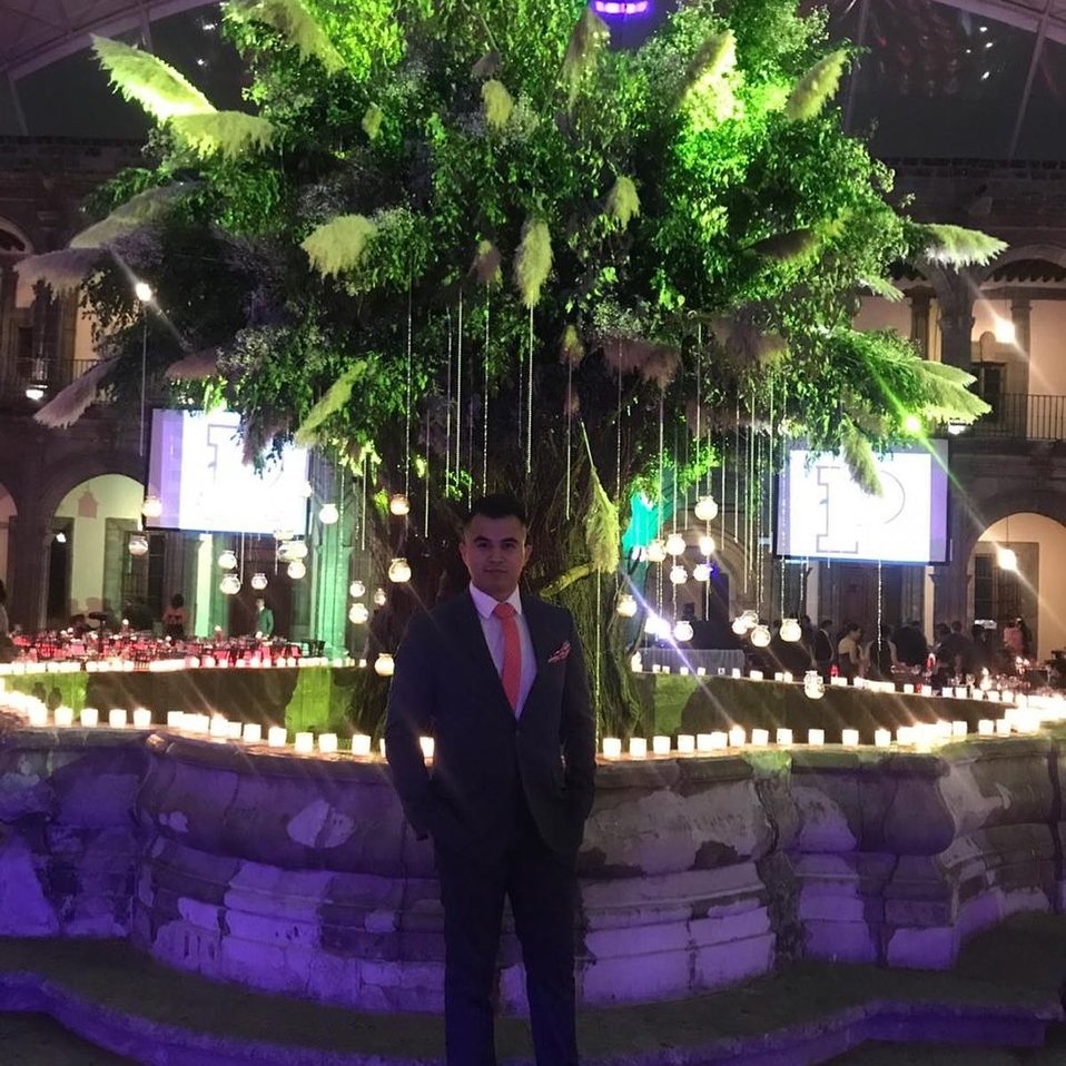 Luis Enrique se acababa de graduar de la licenciatura que estudió en el IPN | Facebook