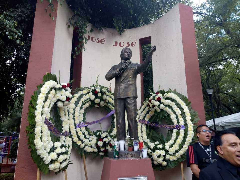 Porras a José José en Parque de La China (Diego Martínez).
