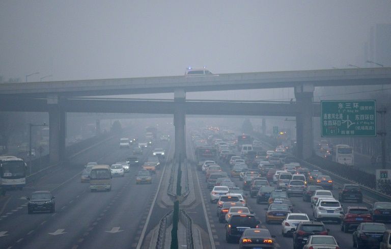 Al menos 58 mil personas han muerto en China en accidentes en las carreteras del país solo en 2015 (AFP)