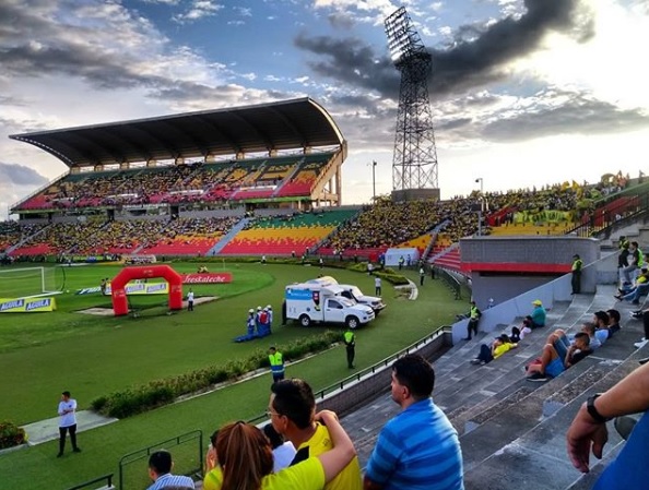 Partido del Atlético Bucaramanga ante el Envigado en el Estadio Alfonso López (Instagram @briantorresrock)