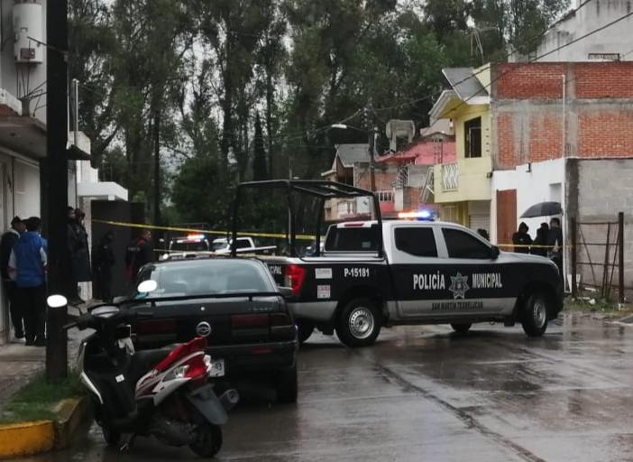 Policía Municipales encontraron a Federico, de 62 años, y a Genoveva, de 57 años, sin vida y con múltiples heridas de arma blanca. (Especial)
