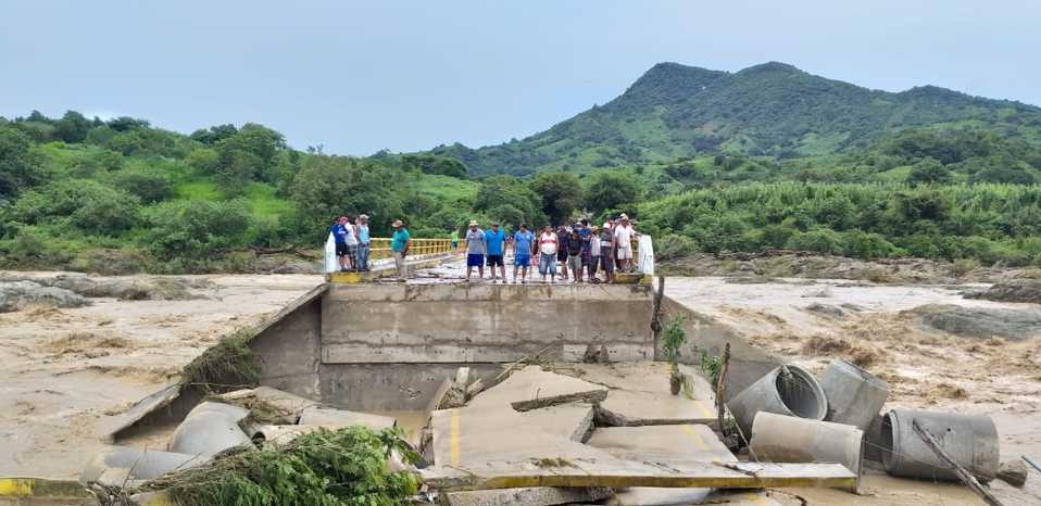 El agua causó estragos también en vías principales de Guerrero.  (Rogelio Agustín)