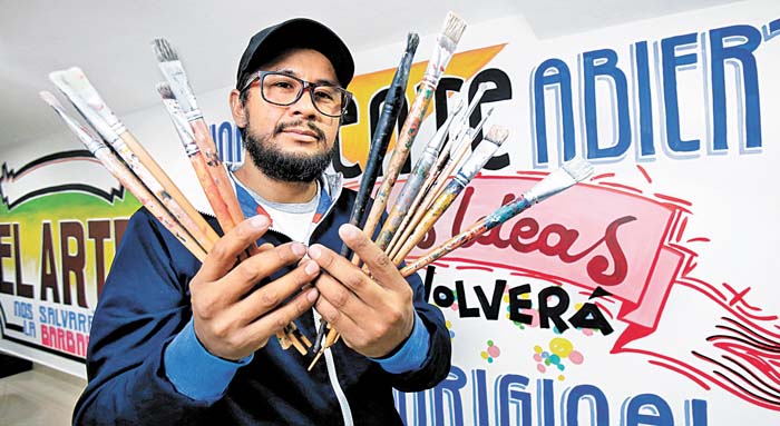 José Domingo Olvera Cázares, quien desde los 14 años tuvo el primer acercamiento con este oficio de color y creatividad. Juan Carlos Bautista