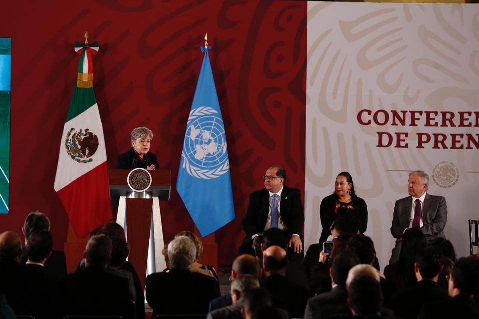 Alicia Barcena, Luis Felipe, María Luisa Albores y Andrés Manuel López Obrador. (Nelly Salas)