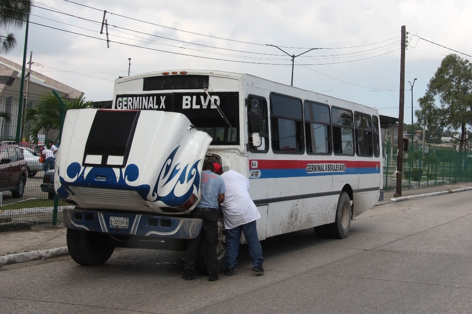 Autobuses presentan fallas mecánicas.