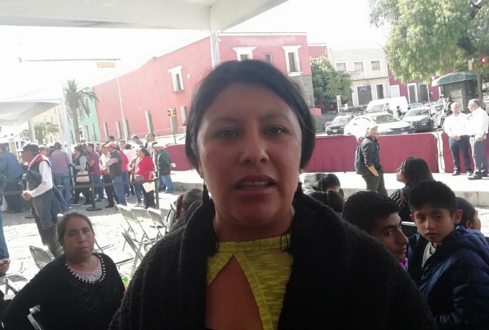 Los defraudados acudieron al martes ciudadano para ser atendidos por el gobernador (Angélica Tenahua)