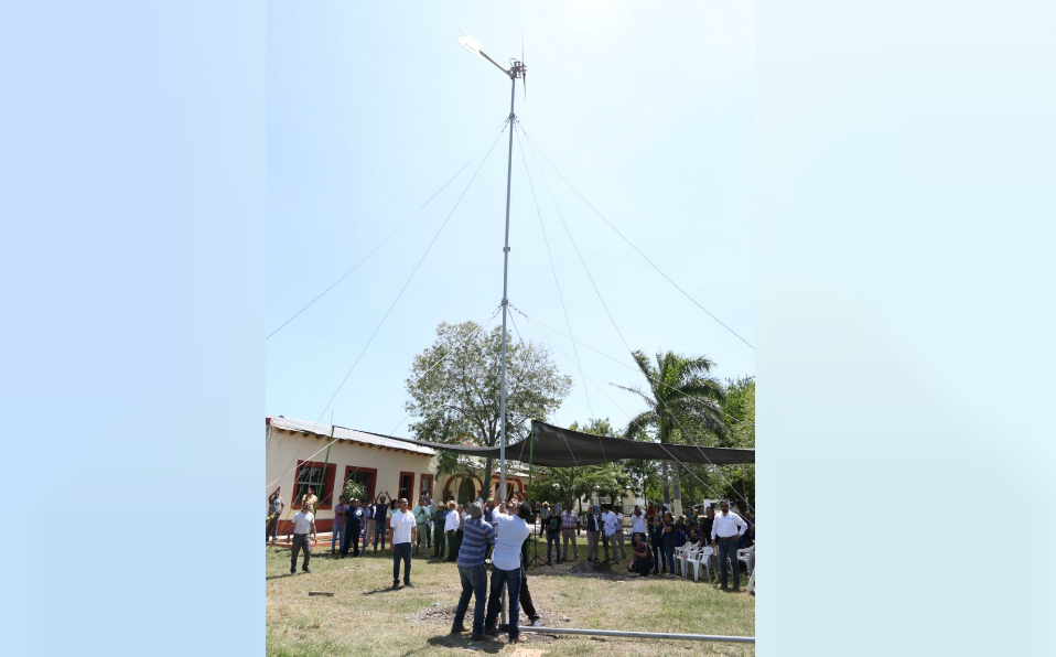En Tamaulipas se encuentra la primera escuela del país con aerogenerador propio (Foto/CORTESÍA)