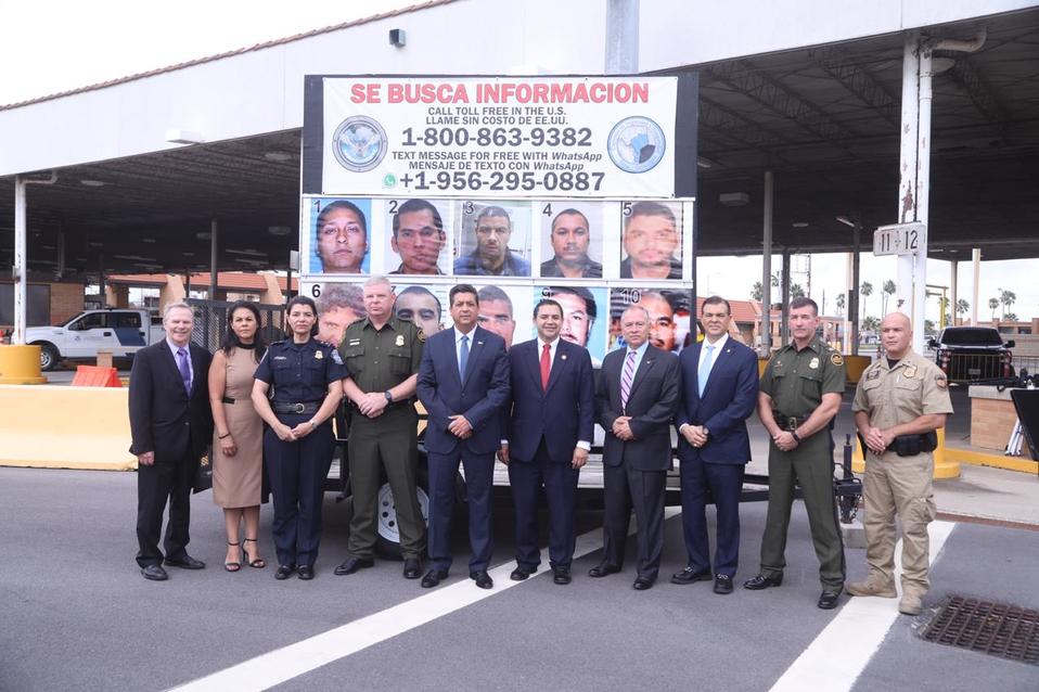 El Gobernador Francisco García Cabeza de Vaca,con autoridades de la Fuerza de Tarea Conjunta de esta región del sur de Texas.