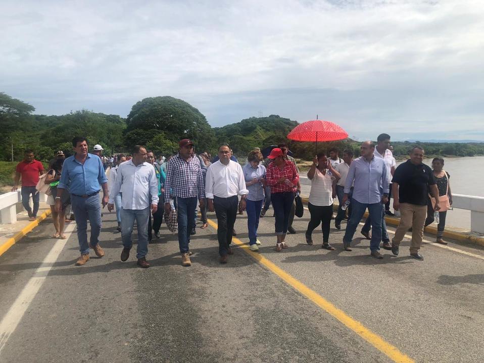 El gobernador de Guerrero firmó la solicitud de declaratoria de emergencia para 30 municipios por el paso de 'Narda'./ Especial