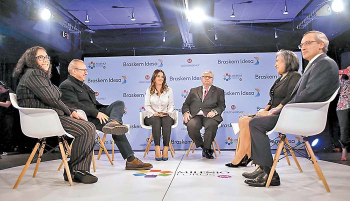 Panelistas participantes del Foro. Ariana Pérez