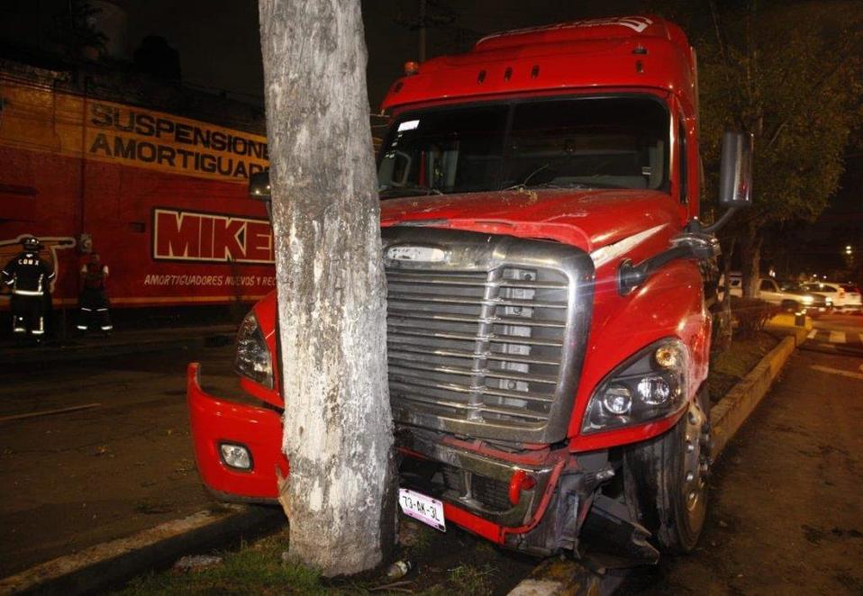 El tráiler transportaba 20 toneladas de cerveza. | Twitter @Vulcano_Oficial