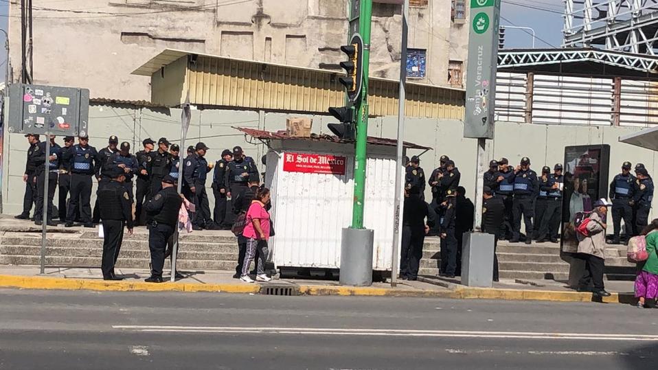 Policías resguardan el Eje Central previo a la marcha del 2 de octubre en CdMx./ Jorge Almazán