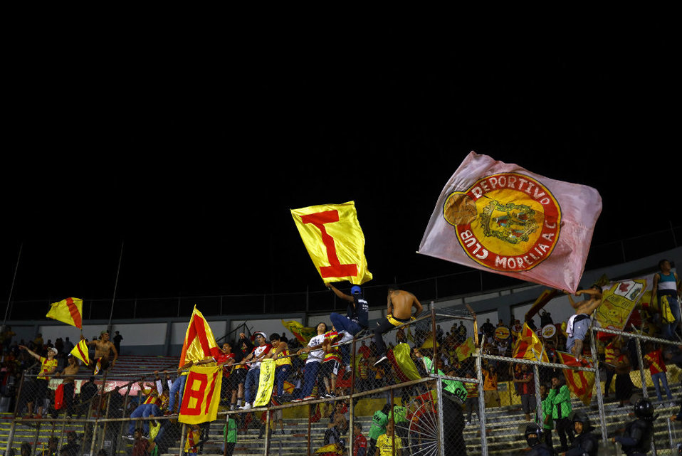 Afición de Monarcas en el Estadio Morelos (Imago7)