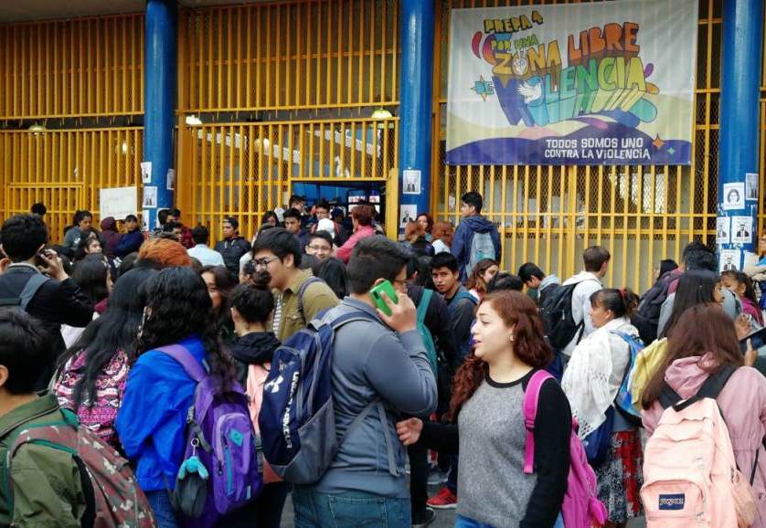 Alumnos cierran accesos de Prepa 4, de la UNAM. | Julián Vargas