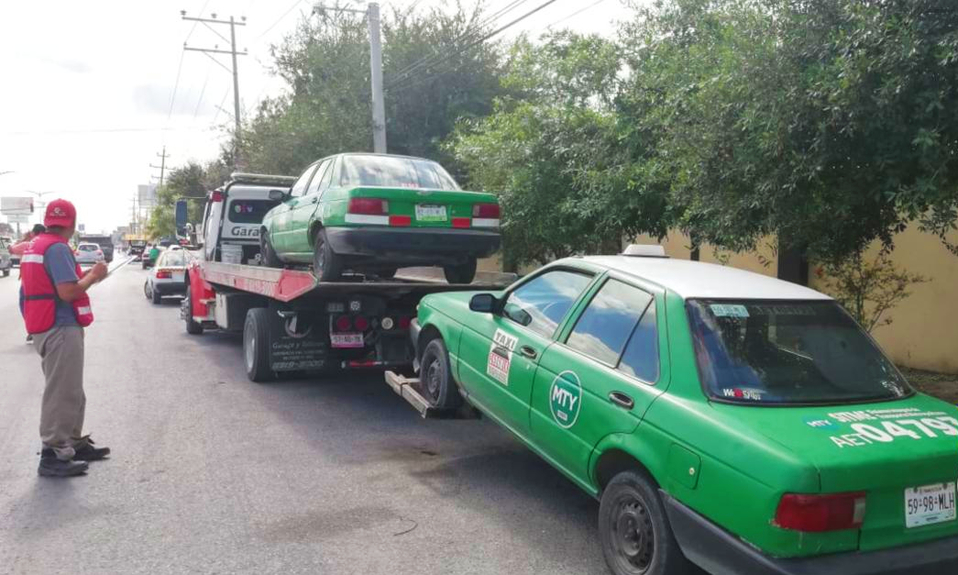 Decomisaron tres taxis piratas tras el operativo por parte de la AET. (Foto: Especial)