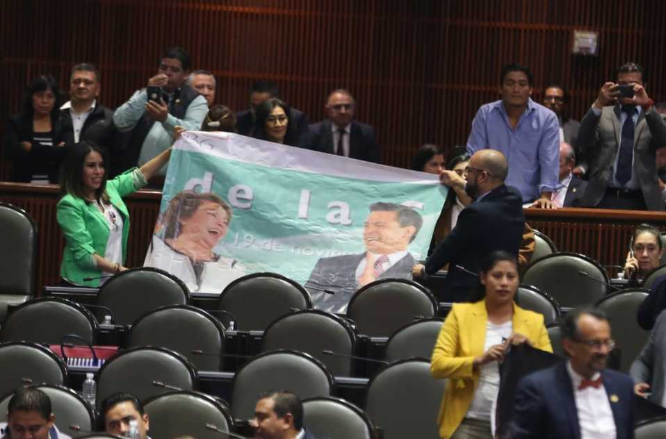 La diputada presidenta, Laura Rojas, intervino para restablecer el orden./ Javier Ríos