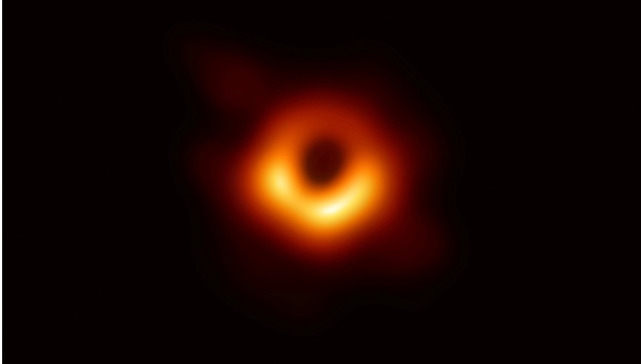 Esta fue la primera imagen de un agujero negro, mostrada el 10 de abril de 2019. /Reuters