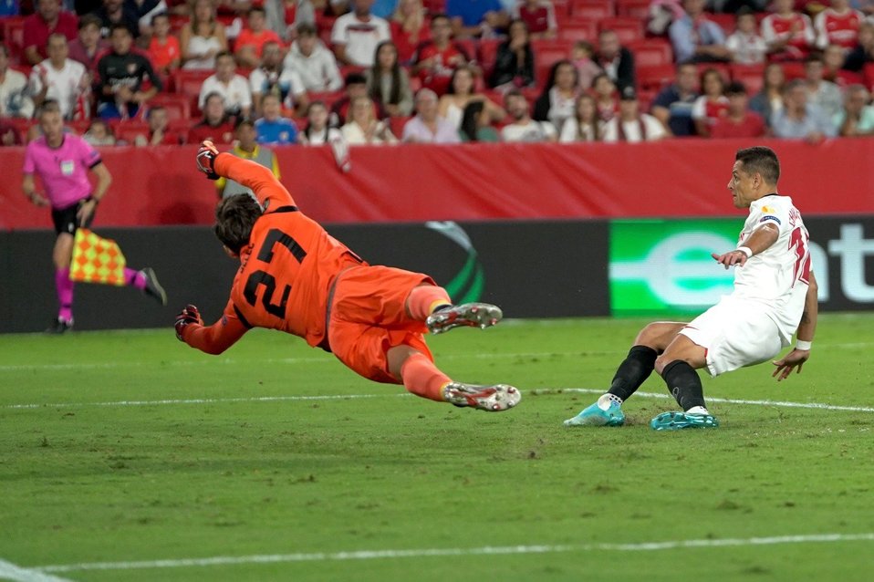 Javier Hernández anotó con el Sevilla de nuevo (Twitter: Sevilla FC)