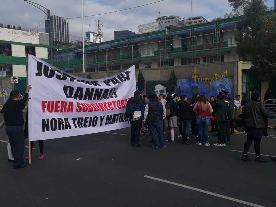 La menor de edad presenta problemas físicos en la espalda, brazo y nuca./ César Velázquez