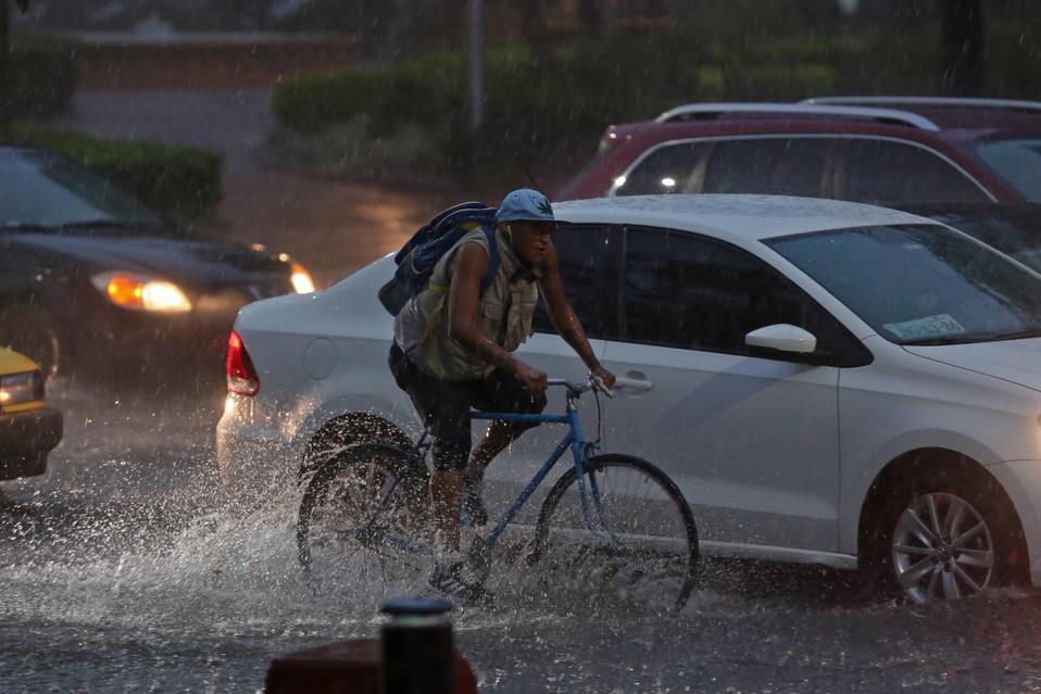 Este miércoles cayó una fuerte lluvia (Fernando Carranza).