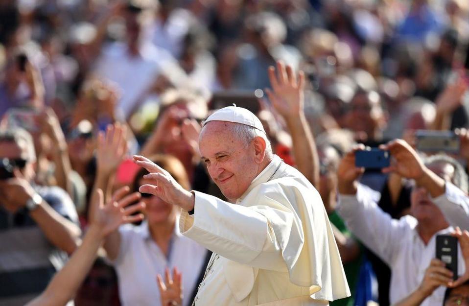 El Pontífice planea encender la "Lámpara de la Paz", que será traída del Vaticano. AFP