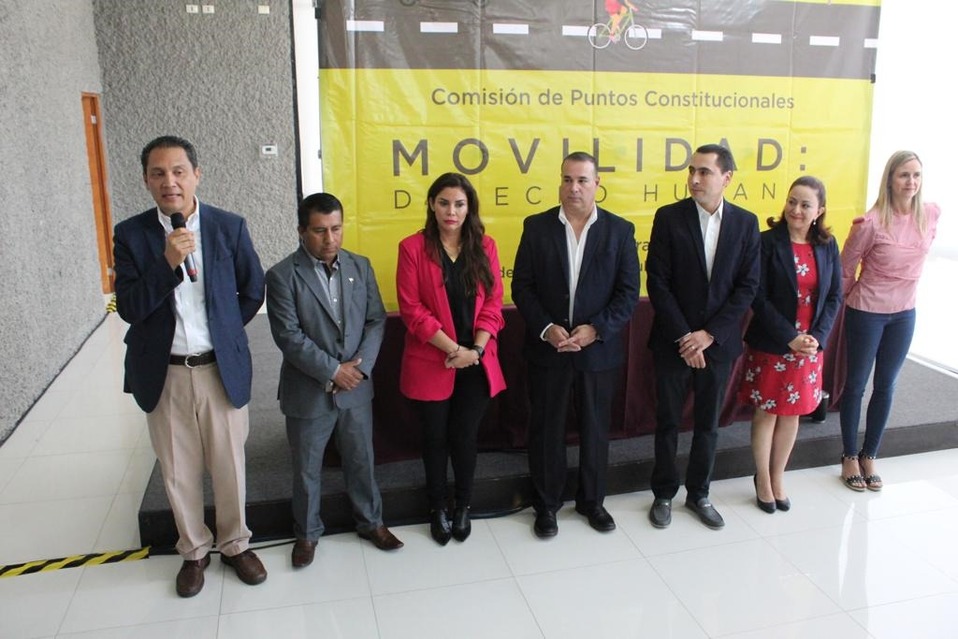 La propuesta contempla reformar los artículos 3 y 11 de la Constitución local, para establecer el derecho a la movilidad y el libre tránsito. (Foto: E