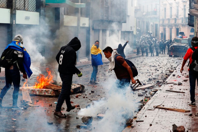 Las protestas se cumplieron en avenidas y calles de las principales ciudades del país. (AP)