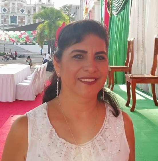 La síndica fue retenida por padres de familia que exigen más maestros para una escuela.