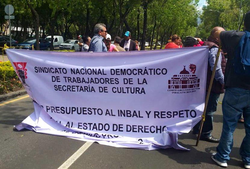 Trabajadores del INBAL cerraron carriles de Reforma. | César Velazquez