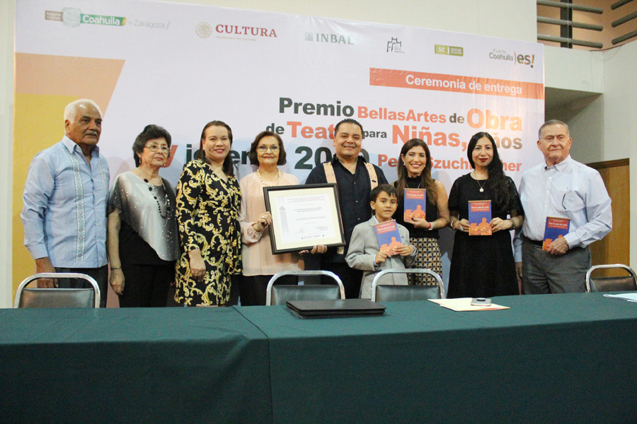 El autor espera que sea bien recibido por los lectores y sobre todo, por los dramaturgos. (Mauricio Román)