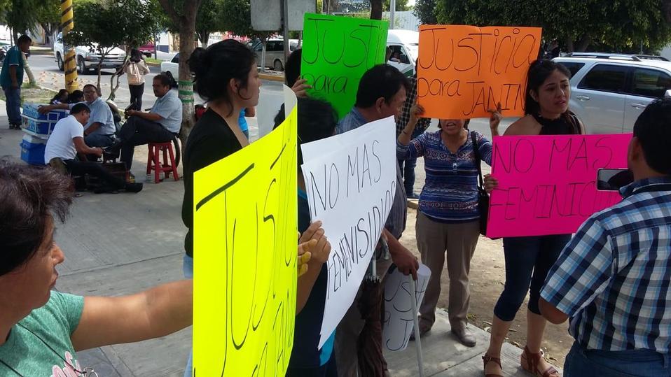Familiares de Yanin se manifestaron para exigir justicia (Apolonia Amayo)