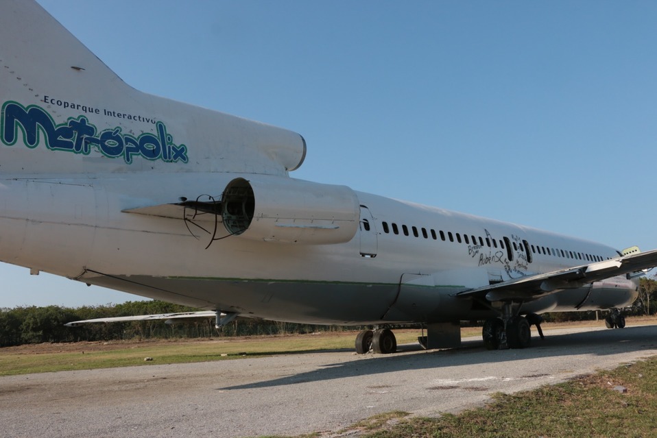 Avión Metrópolix, ubicado en la laguna del Carpintero en Tampico (Foto/Yazmín Sánchez)