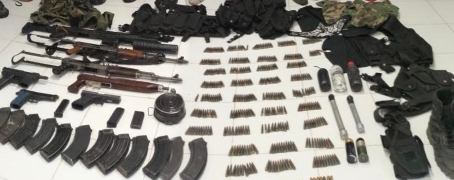 A los detenidos se les decomisaron diversas armas luego de su captura | Especial