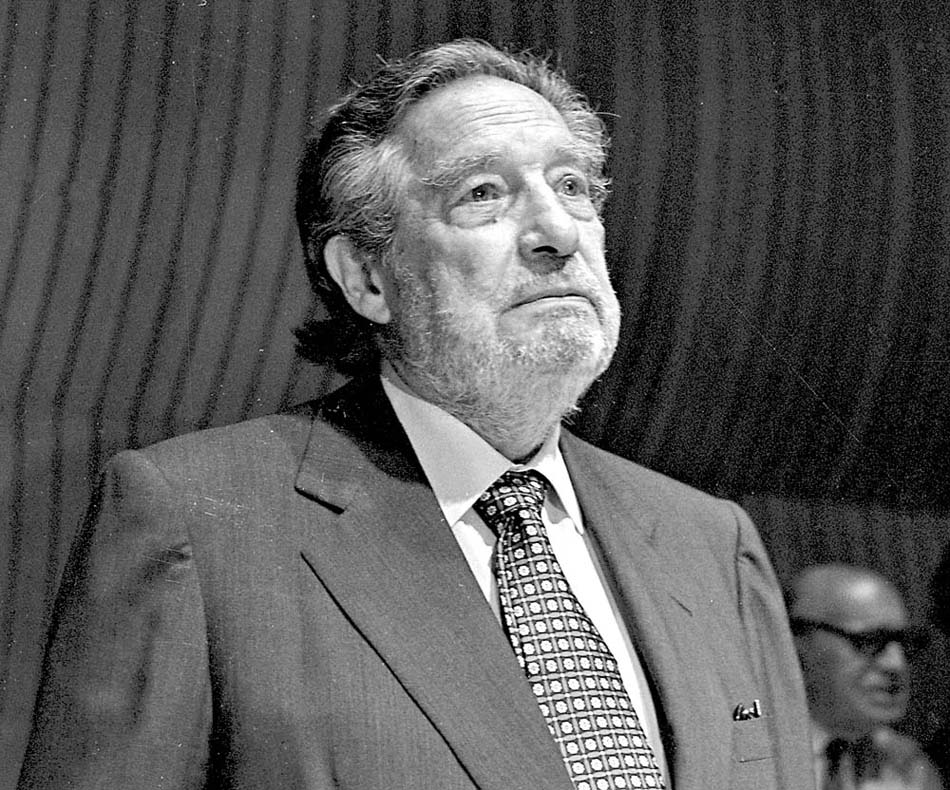 El poeta, único mexicano en llevarse el galardón de la Academia Sueca. (Especial)