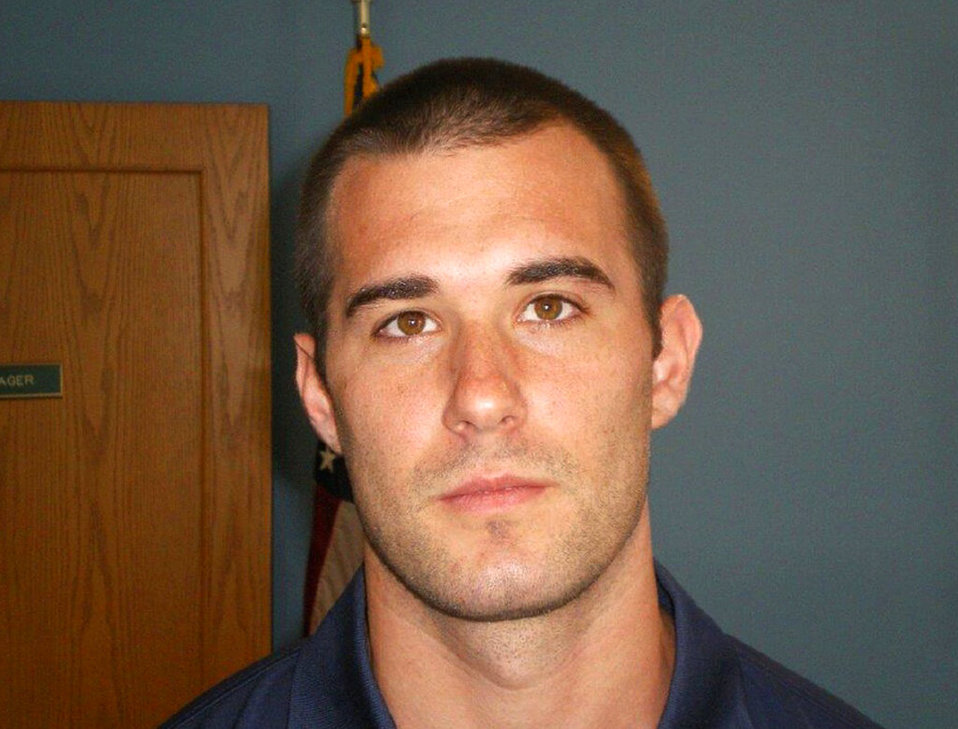 Un policía de Estados Unidos disparó en contra de un hombre afroamericano y lo mató | AP