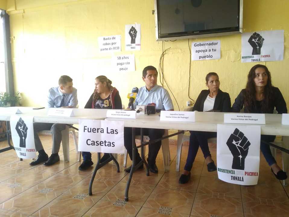 Vecinos de cinco fraccionamientos quieren no pagar peaje para llegar sus domicilios (Diana Barajas)