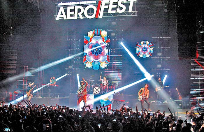La agrupación conquistó el escenario con sus temas más reconocidos entre la juventud mexicana. Alfonso Manzano