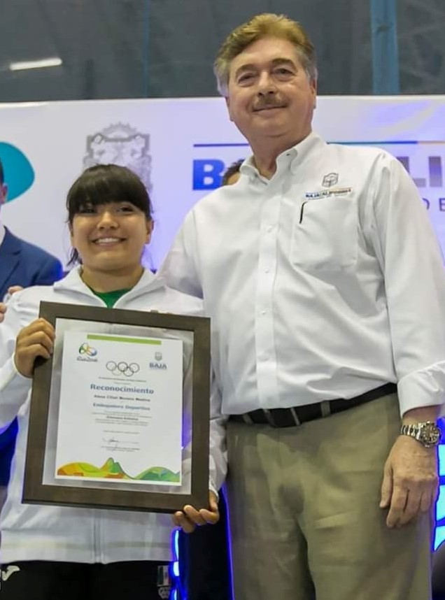 El gobernador felicitó a la atleta por su pase a los Juegos Olímpicos.