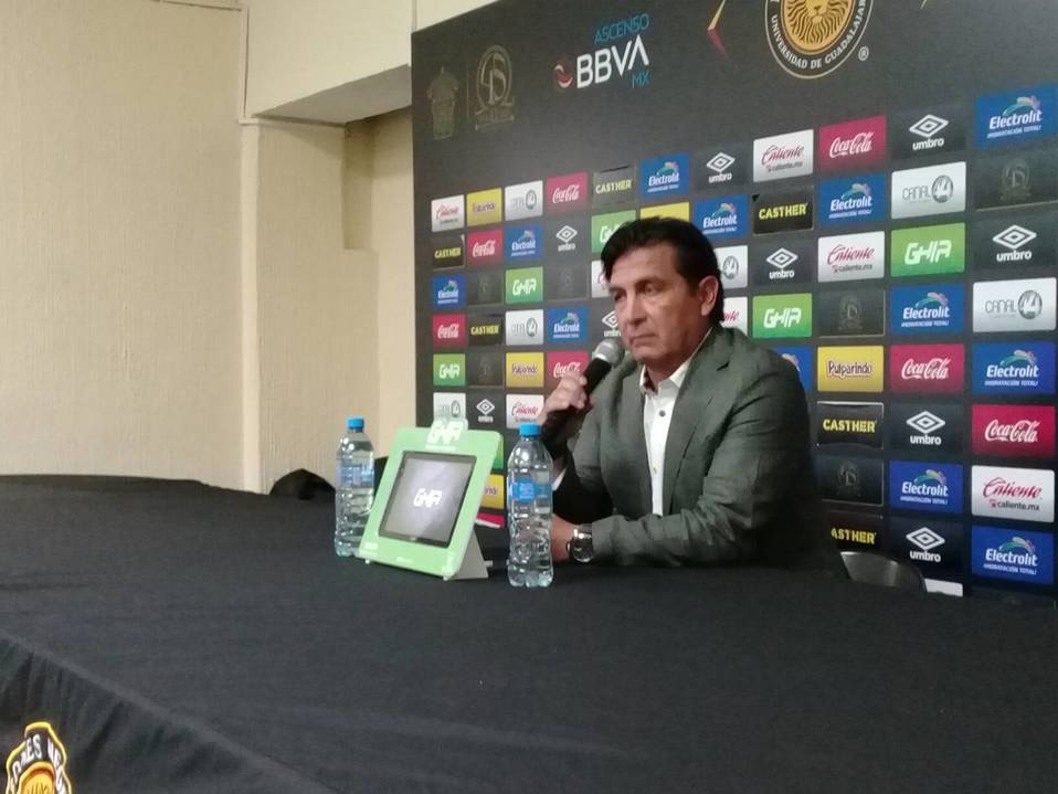 José Rangel denunció en conferencia insultos hacía su cuerpo técnico y jugadores. (Especial)