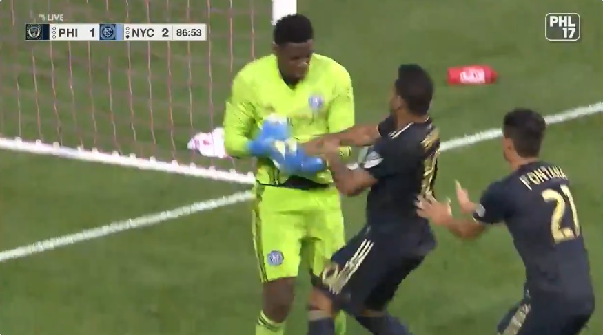 Marco Fabián anotó gol de penal (Especial)