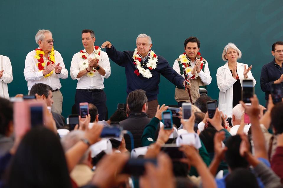 El presidente López Obrador durante su gira por Oaxaca (Nelly Salas)