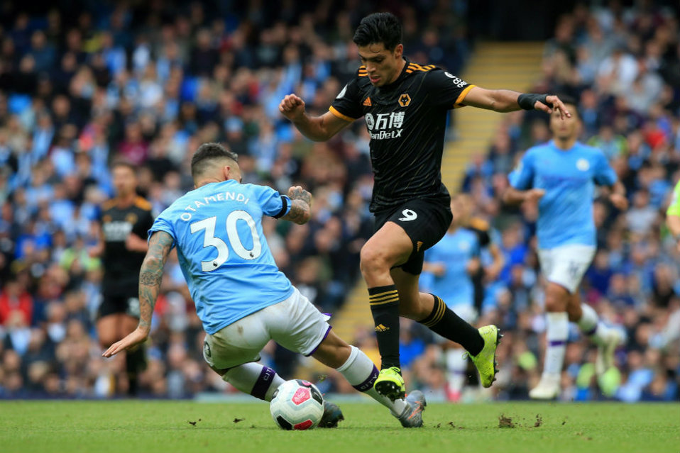Raúl Jiménez en la victoria del Wolverhampton sobre el Manchester City (AFP)