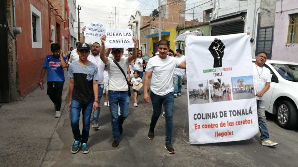 Vecinos de Tonalá, toman autopista Guadalajara-Zapotlanejo (Cortesía)