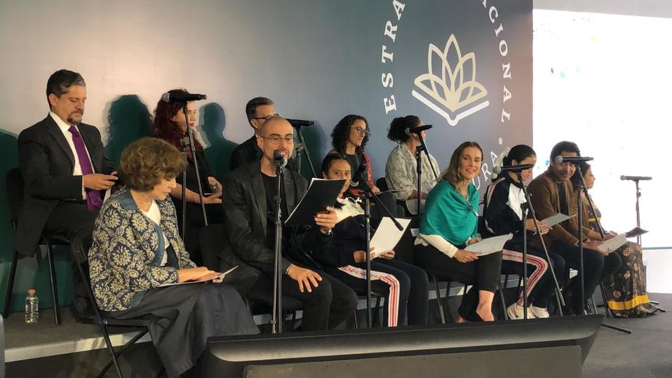 Beatriz Gutiérrez Müller pide a jóvenes refugiarse en libros y no en la violencia/Jorge Almazán.